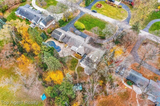 Building Photo - 5760 Snowshoe Cir