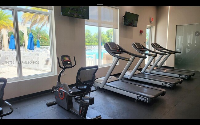 Building Photo - 343 NE 36th Terrace