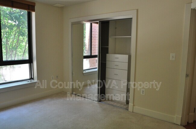 Building Photo - 1200 N Hartford St