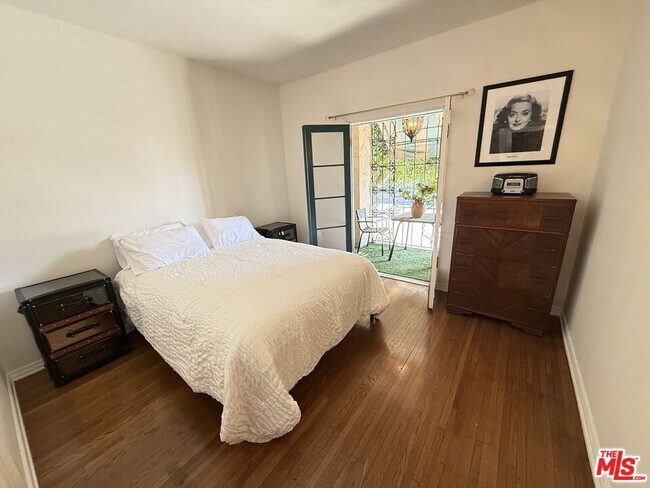 Building Photo - 640 S Bronson Ave