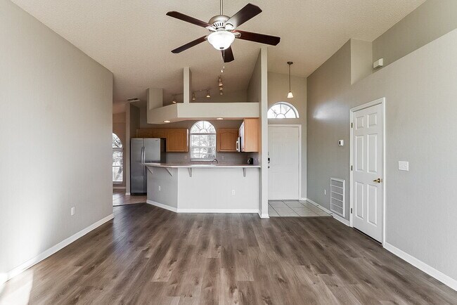 Building Photo - 827 Summer Glen Dr