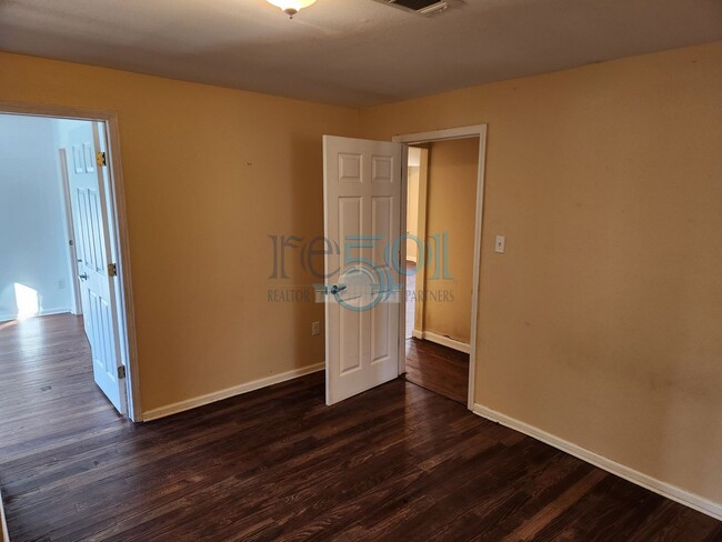 Building Photo - Great Family Home!  4BR 2 BA