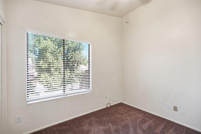 Building Photo - 1333 N Brittany Ln