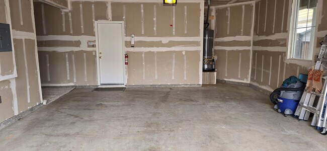 Building Photo - EPIC REA: 3 Bed/2.5 Bath Modern Comfort in a Prime Fairfield Location!