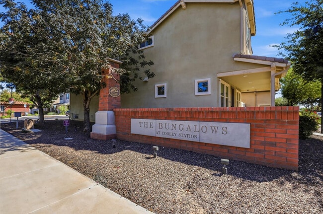 Building Photo - 2263 S Henry Ln