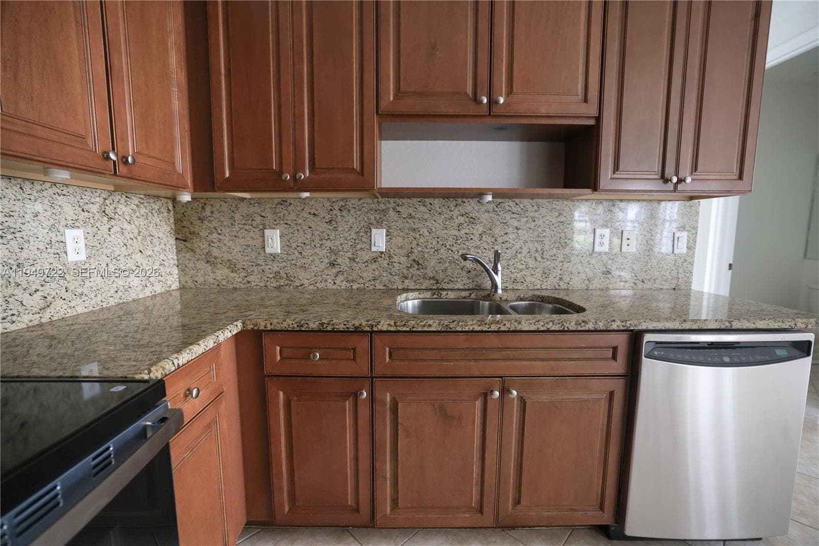 Building Photo - 16122 Poppyseed Cir