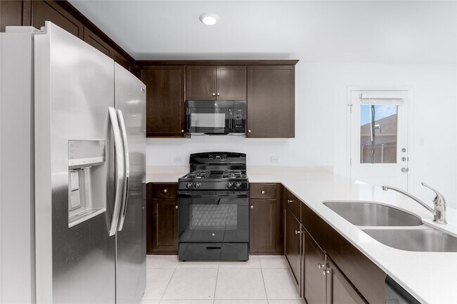 Building Photo - 7524 Larson Ln