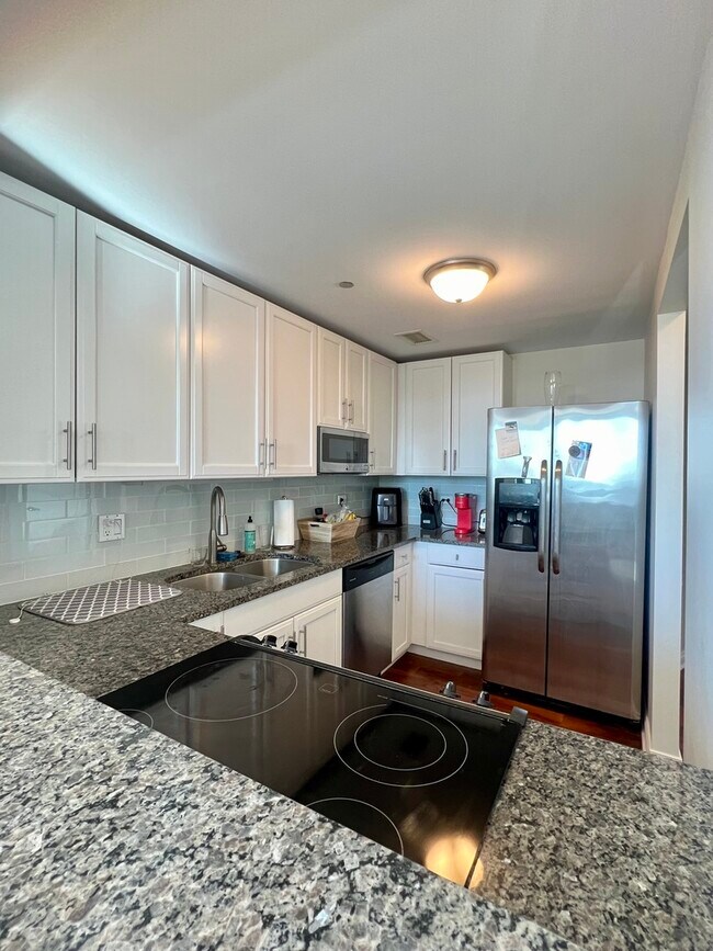 Building Photo - 400 N La Salle Dr