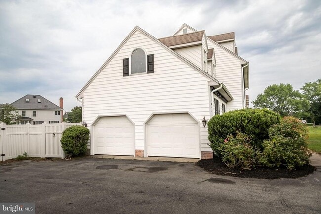 Building Photo - 5444 E Nithsdale Dr