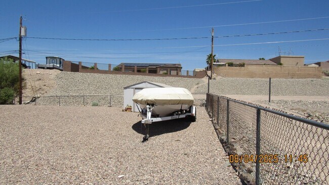 Building Photo - 2 Bedroom 2 bathroom Boat Deep Furnished Home