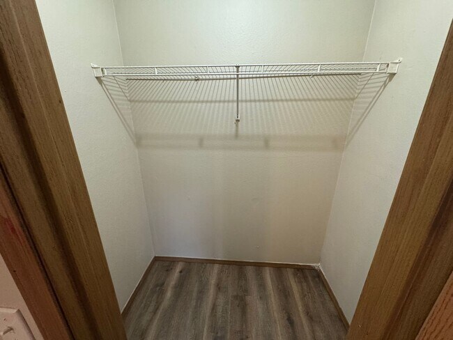 Building Photo - Recently updated 2 bed 1 bath Duplex with garage available now!