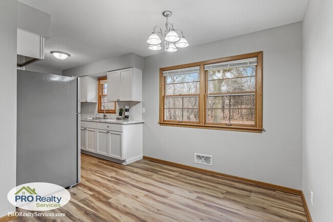 Building Photo - 3 Bedroom House on a Large Lot