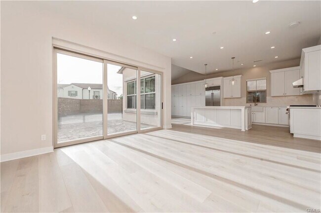 Building Photo - 128 Rimstone