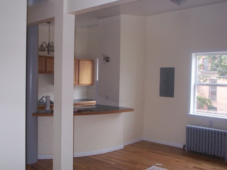 Building Photo - 33 Spring St