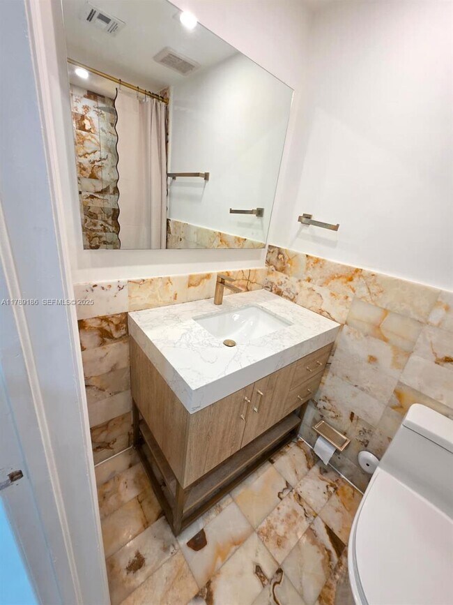 Building Photo - 760 Euclid Ave