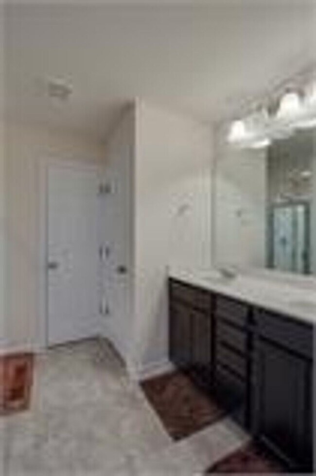 Building Photo - Beautiful 4bd 2.5ba home with Community Am...