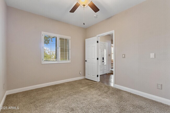 Building Photo - 1131 N York Cir