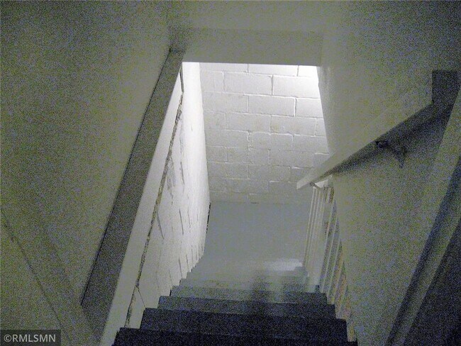 Building Photo - 823 Elm St
