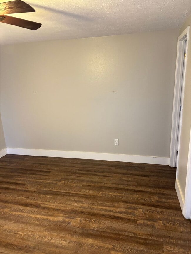 Building Photo - Spacious 3 Bedroom 2 Bath apartment!