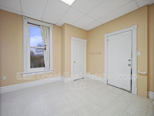 Building Photo - 448 Summit Ave