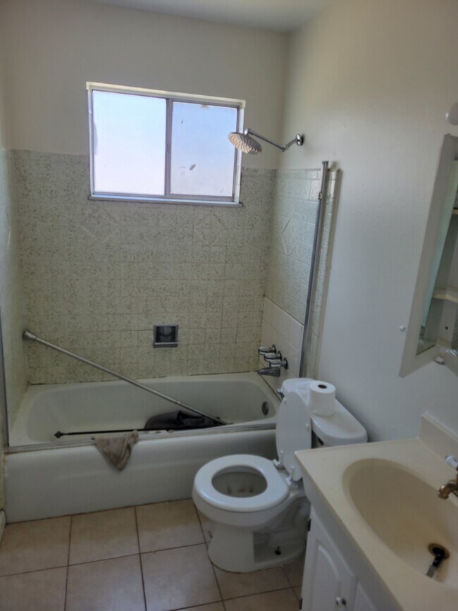 Building Photo - Aurora - 2 Bedroom, 2 Bathroom Duplex (13NE)