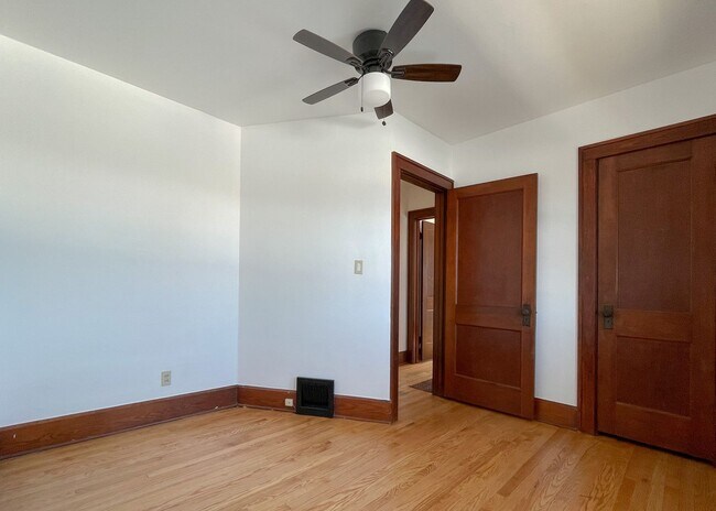 Building Photo - 1605 Yout St