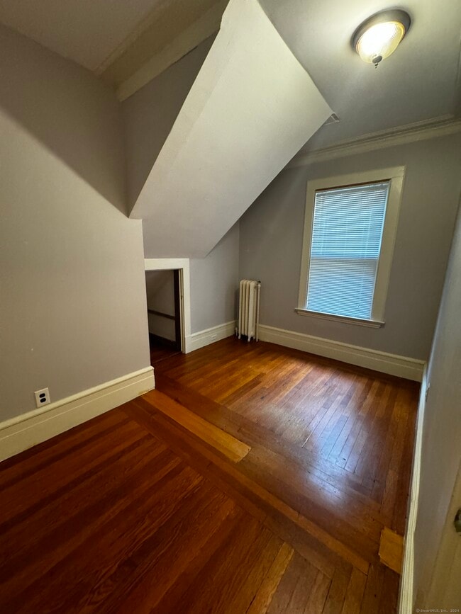 Building Photo - 809 Whitney Ave