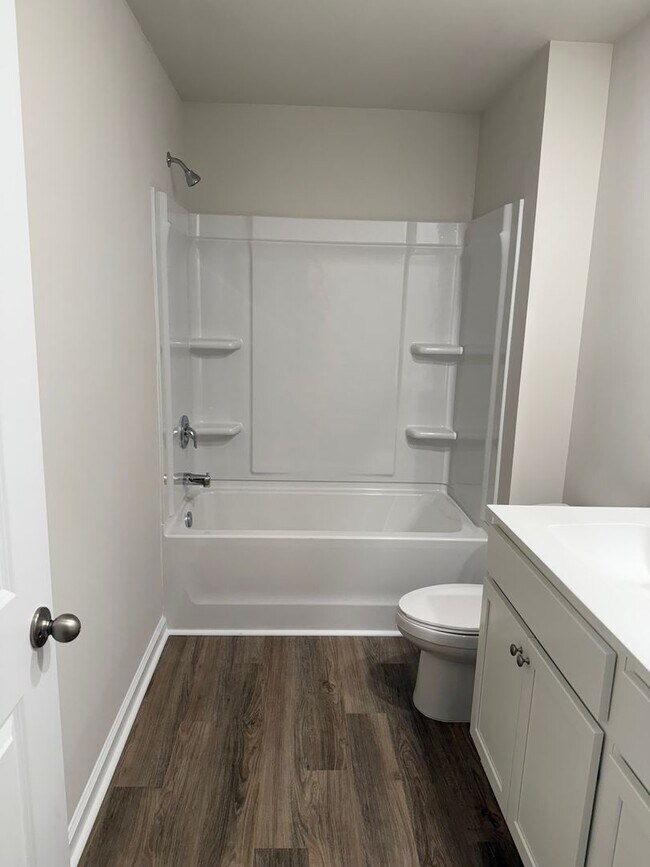 Building Photo - 4 BEDROOMS in Central Conway Location in Kingston Bay! Beautiful Pond View!