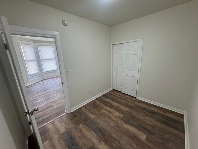 Building Photo - 1030 19th St