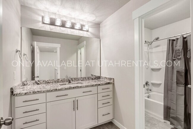 Building Photo - 5002 N Marble Fox Way