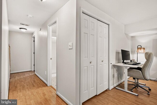 Building Photo - 45547 Hutchens Square