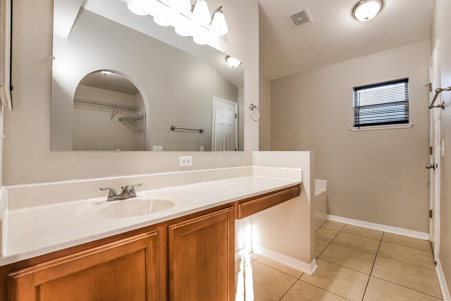 Building Photo - 5390 Silver Thistle Ln