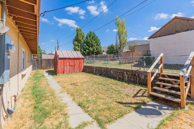 Building Photo - 3 Bedroom 2 Bath Home