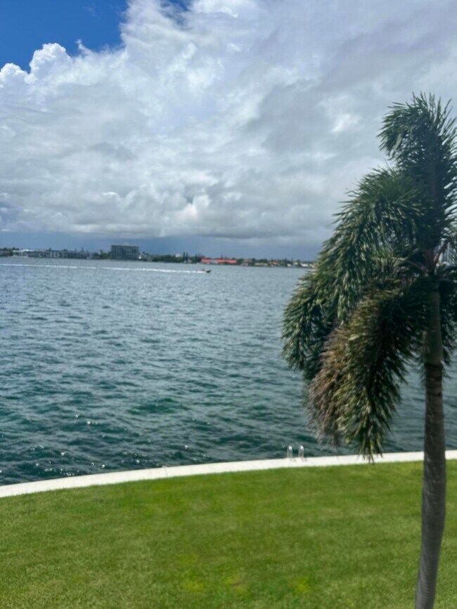 Building Photo - 1025 Sugar Sands Blvd