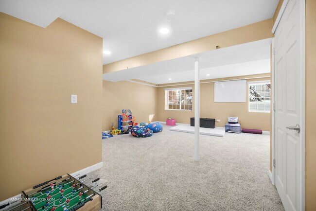 Building Photo - 369 Vaughn Cir