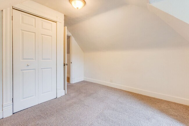 Building Photo - 406 Kingsboro St