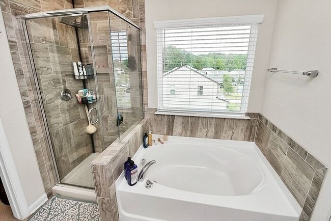 Building Photo - Beautiful Corner Lot 3BD/2.5BA w/ Fenced Yard