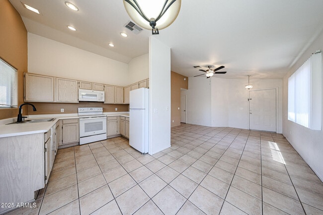 Building Photo - 3211 W Abraham Ln