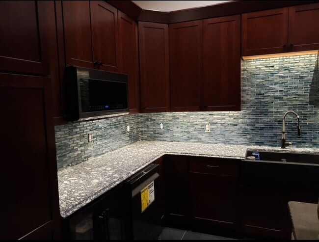 Building Photo - Offered for Rent – Available April 1, 2026 St. Lawrence Seaway Luxury Waterfront Home – Cape Vinc...