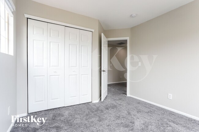 Building Photo - 1449 N Monument Dr