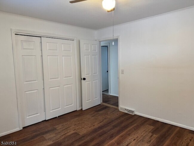 Building Photo - 59 Lakeview Dr