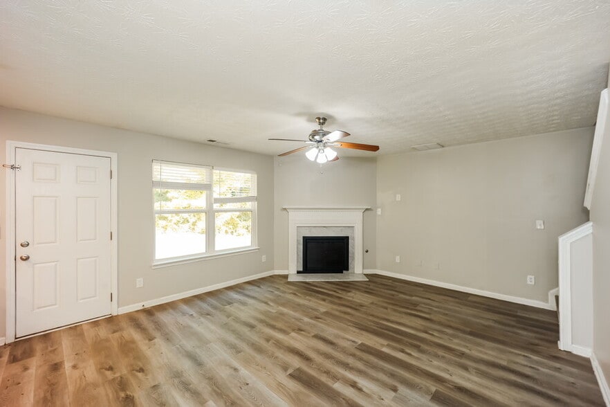 Building Photo - 9422 Lakeview Rd