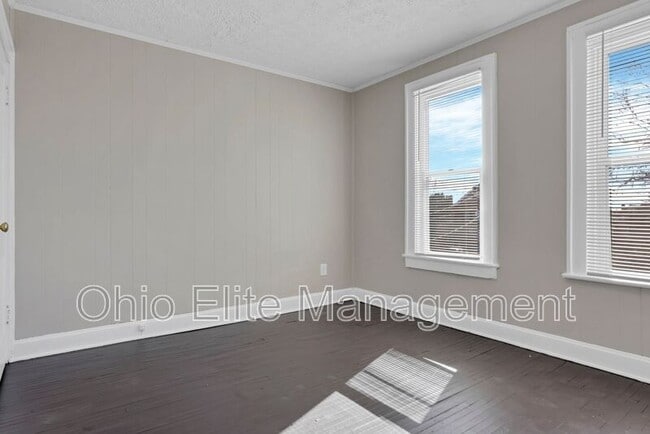 Building Photo - 793 E Starr Ave