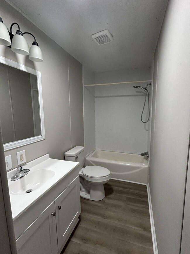 Primary Photo - 8 White Oak Village