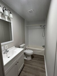 Building Photo - 8 White Oak Village