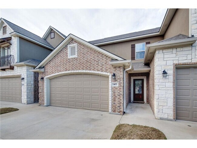 Building Photo - August 2025 Move In! Beautiful 3 Bed, 3.5 ...