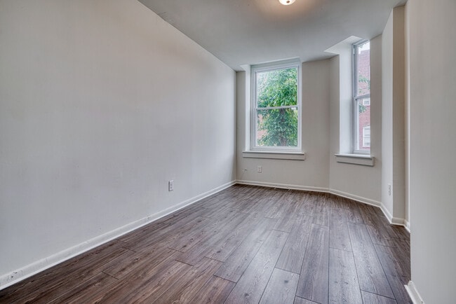 Building Photo - 2324 Callow Ave