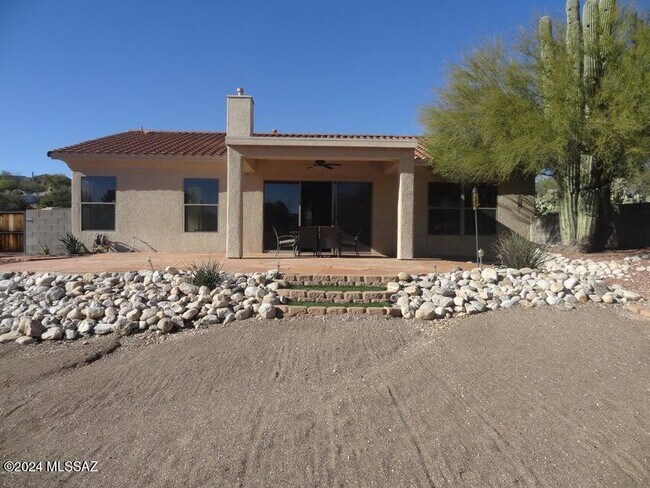 Building Photo - 5704 E Río Verde Vista Dr