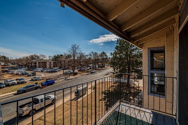 Building Photo - 2BD, 1BA Remodeled Westminster Condo. One Parking Spot. Washer/ Dryer Included.