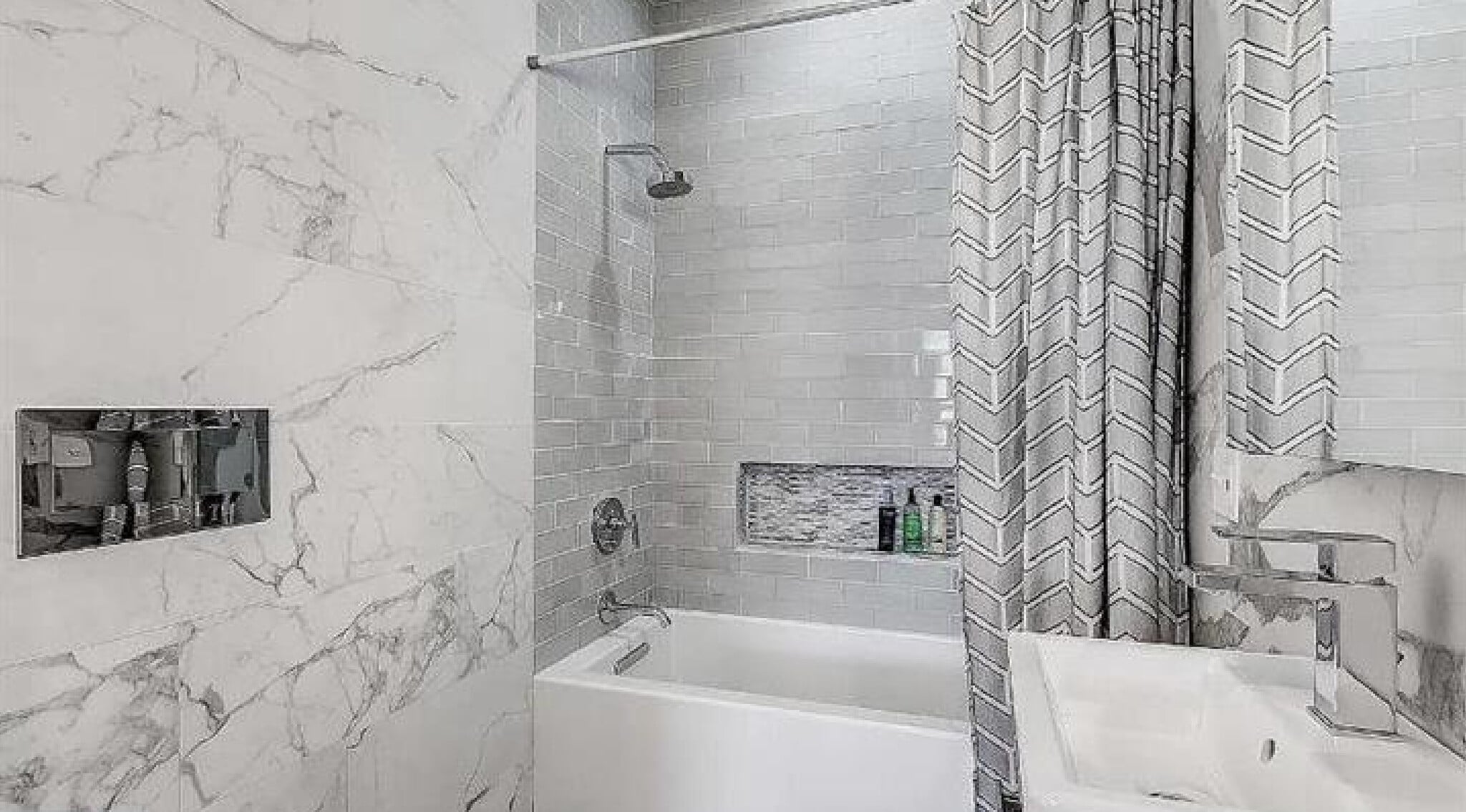 Bedroom 2 Ensuite - 150 N Curley St